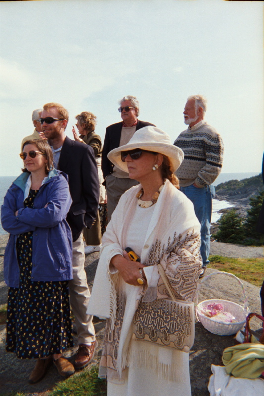 wedding crowd awaiting_1