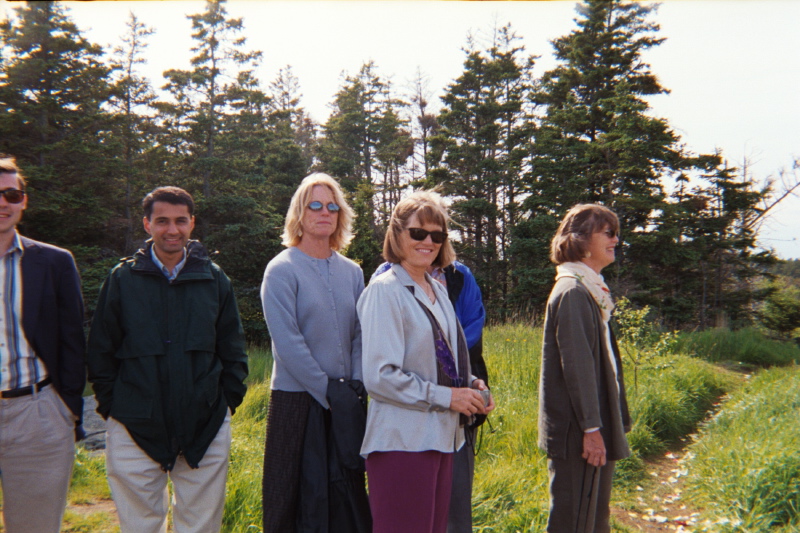 wedding crowd awaiting_2